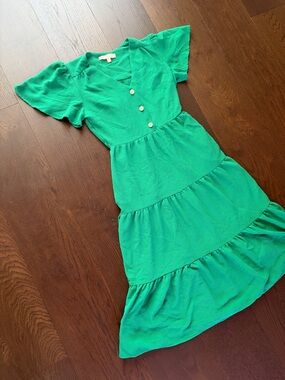 Women’s Green Tiered Midi Dress with Buttons